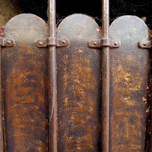 Porte rouillée en métal  - France  - collection de photos clin d'oeil, catégorie clindoeil